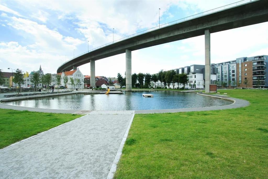 Spacious Waterfront Apartment With Free Parking - Upgraded 2024 Στάβανγκερ Εξωτερικό φωτογραφία